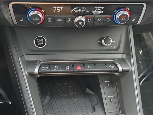 Used 2024 Audi Q3 2.0T Premium Plus w/ Premium Plus Package image 22