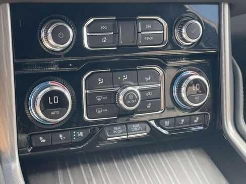 Used 2024 GMC Yukon Denali w/ Advanced Technology Package AWD/4WD image 22