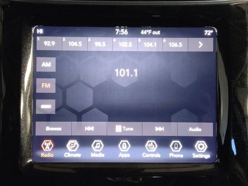 Used 2019 Jeep Cherokee Limited image 25