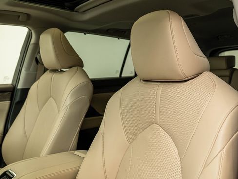 Used 2021 Toyota Highlander Limited image 20