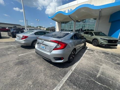 Used 2016 Honda Civic Touring image 8