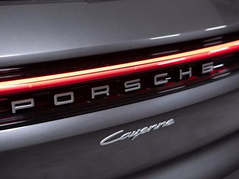 Certified 2026 Porsche Cayenne AWD/4WD image 18