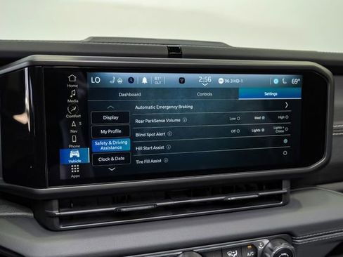 Used 2024 Jeep Wrangler Unlimited Rubicon w/ Technology Group image 84