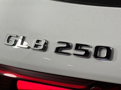 New 2026 Mercedes-Benz GLB 250 image 8