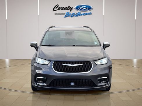 Used 2022 Chrysler Pacifica Limited image 11