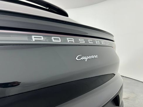 Certified 2020 Porsche Cayenne AWD/4WD image 12