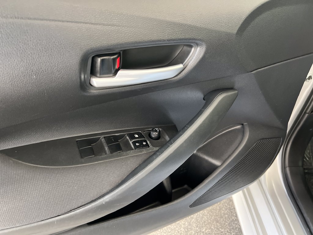 Used 2020 Toyota Corolla LE w/ Carpet Mat Package (TMS) FWD image 14