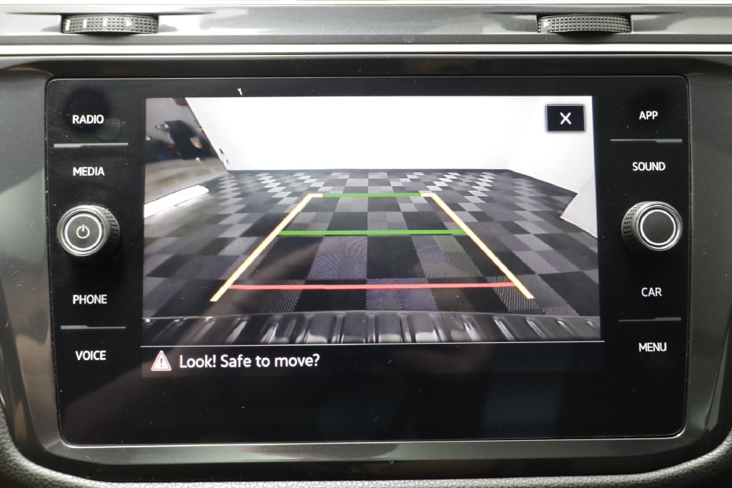 Certified 2024 Volkswagen Tiguan SE R-Line AWD/4WD image 10