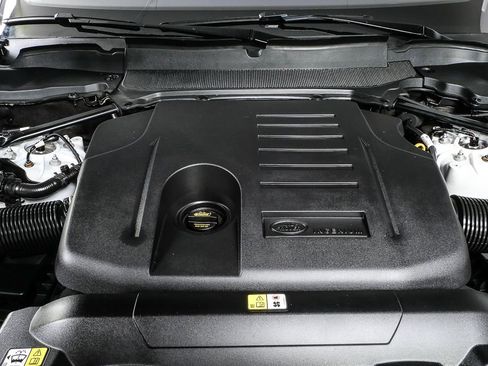 Used 2020 Land Rover Range Rover HSE image 34