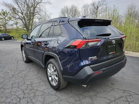 Used 2021 Toyota RAV4 XLE Premium image 7