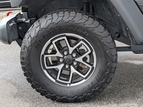 Used 2025 Jeep Wrangler Unlimited Rubicon AWD/4WD image 11
