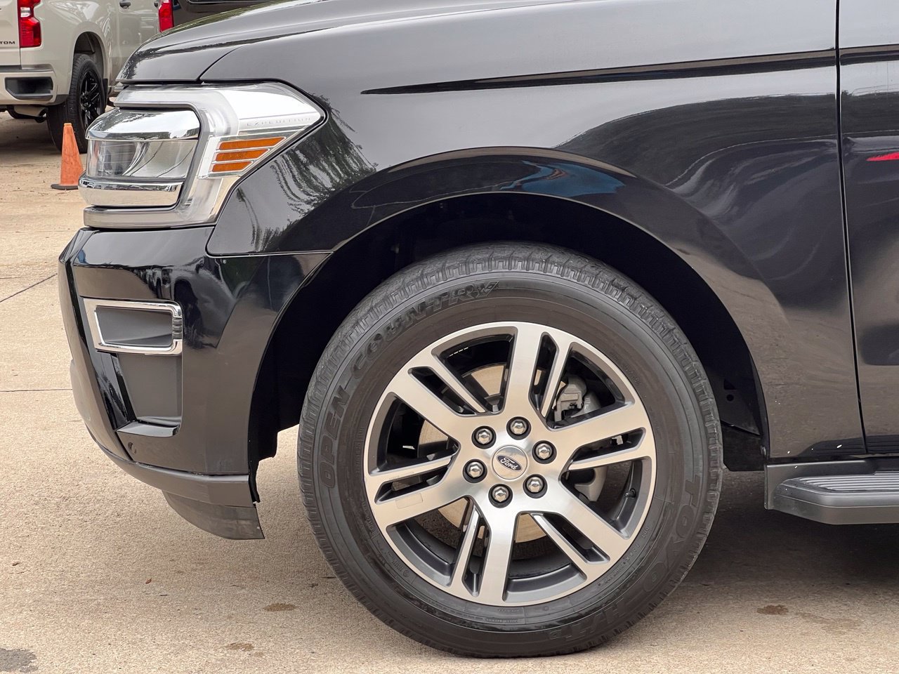 Used 2024 Ford Expedition Limited RWD image 25
