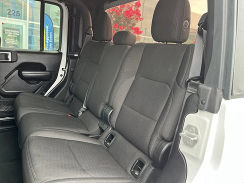 Used 2023 Jeep Gladiator Sport AWD/4WD image 13