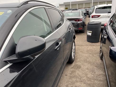 Used 2019 Jaguar E-PACE S image 8