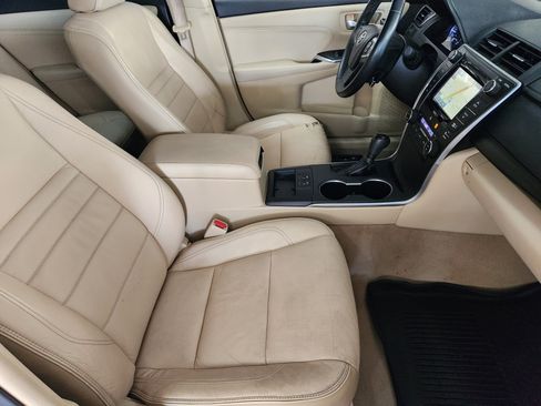 Used 2016 Toyota Camry XLE w/ Moonroof Package FWD image 10
