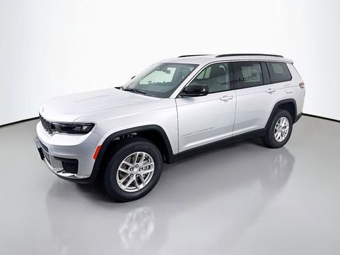 New 2025 Jeep Grand Cherokee L Laredo image 3