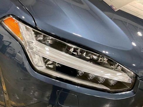 Certified 2024 Volvo XC90 B6 Ultimate w/ Lounge Package image 31