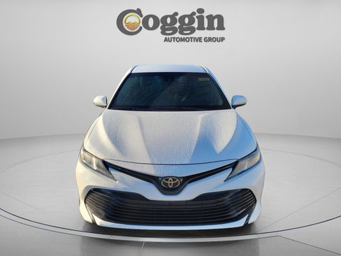 Used 2019 Toyota Camry LE image 10