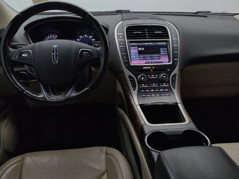 Used 2016 Lincoln MKX Reserve w/ Technology Package FWD image 22