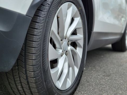 Used 2024 Land Rover Discovery S image 46