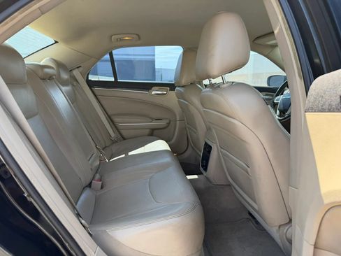 Used 2014 Chrysler 300 RWD image 13