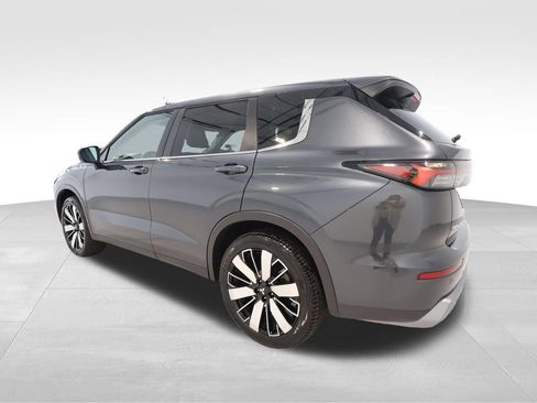 Used 2025 Mitsubishi Outlander SE AWD/4WD image 2
