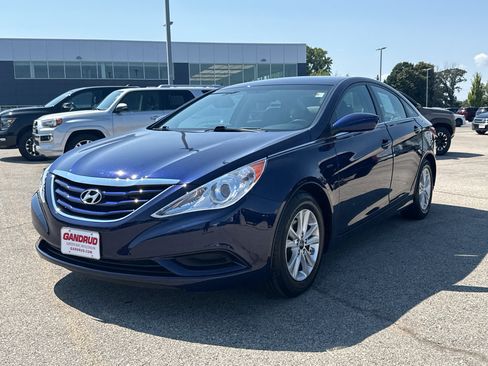 Used 2011 Hyundai Sonata GLS w/ Popular Equipment Pkg 2 FWD image 2