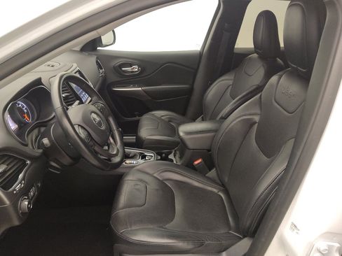 Used 2019 Jeep Cherokee Limited FWD image 17