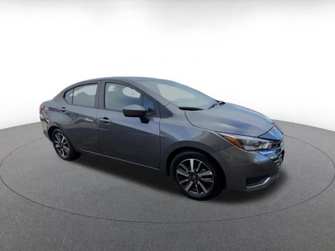 Used 2025 Nissan Versa SV FWD image 2