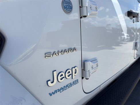 Used 2022 Jeep Wrangler Unlimited Sahara w/ Cold Weather Group image 8