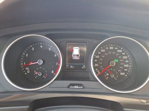 Used 2021 Volkswagen Tiguan SE w/ Panoramic Sunroof Package image 12