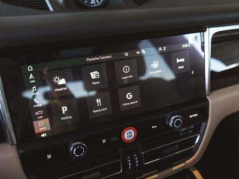 Certified 2026 Porsche Macan AWD/4WD image 24
