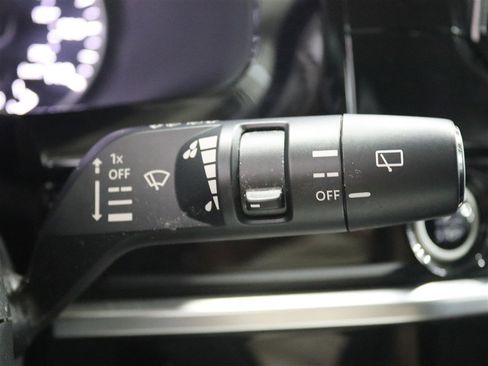 Used 2022 Nissan Pathfinder S image 30