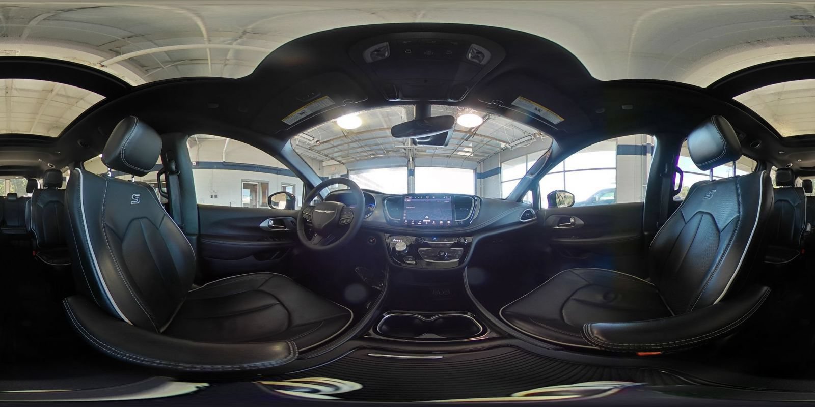 Used 2025 Chrysler Pacifica Limited FWD image 46
