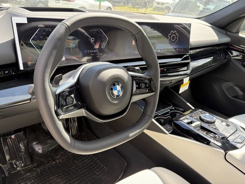 New 2026 BMW 530i xDrive w/ Premium Package AWD/4WD image 11