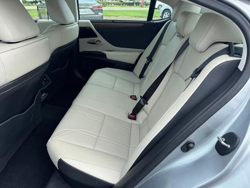 Used 2024 Lexus ES 300h Ultra Luxury w/ Accessory Package (Z1) FWD image 10