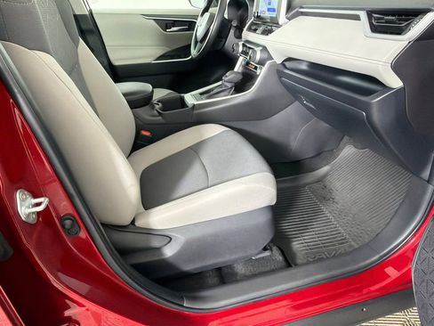 Used 2025 Toyota RAV4 XLE w/ Convenience Package FWD image 14
