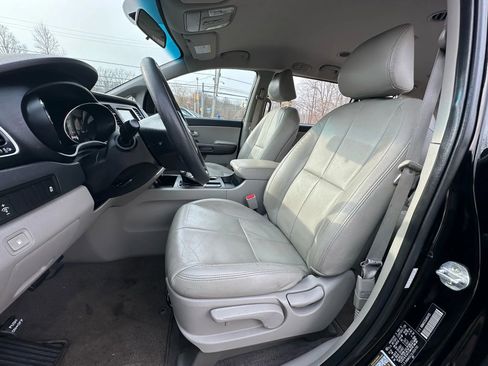 Used 2020 Kia Sedona L image 13