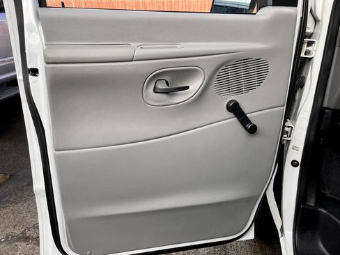 Used 1999 Ford E-150 and Econoline 150 Wagon image 15