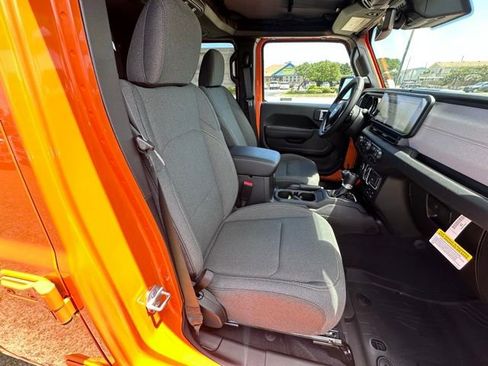 New 2025 Jeep Gladiator Sport image 11