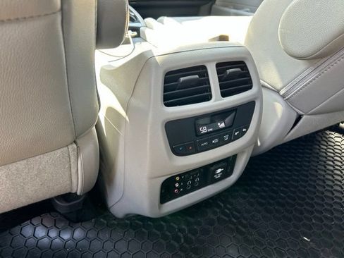 Used 2016 Honda Pilot Touring image 12