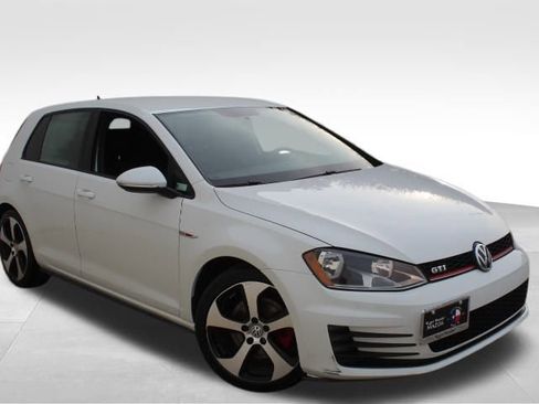 Used 2016 Volkswagen Golf S image 3