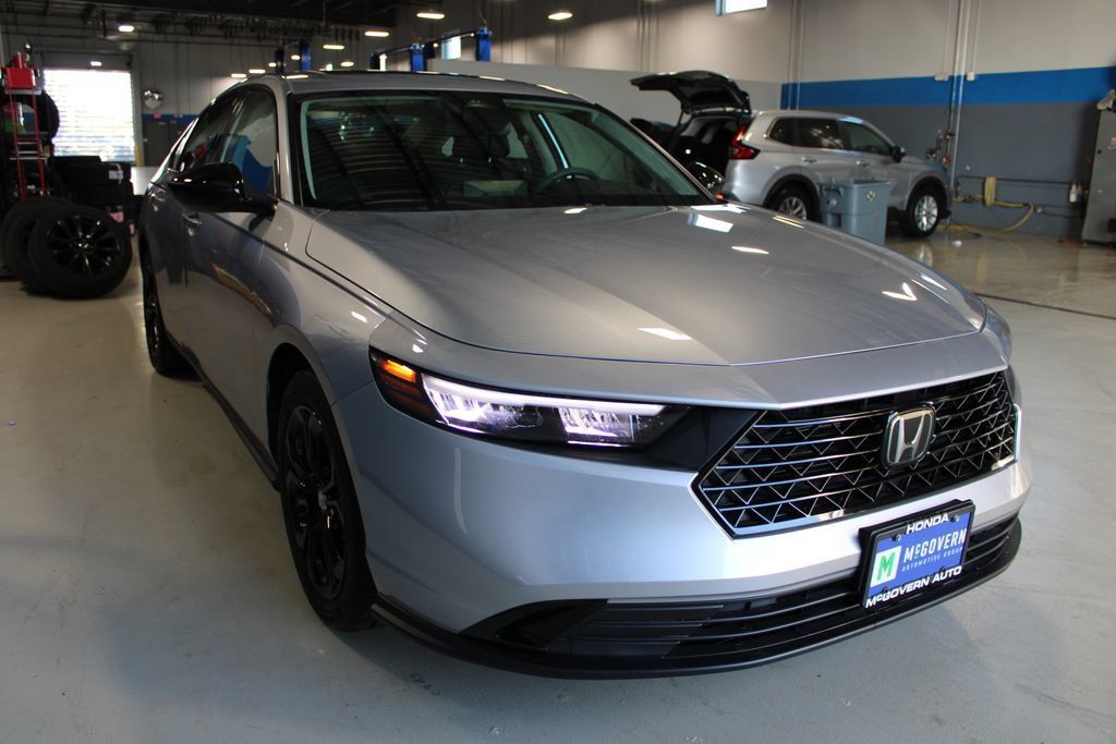 Certified 2025 Honda Accord SE image 3