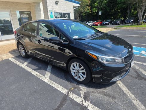 Used 2017 Kia Forte S FWD image 4