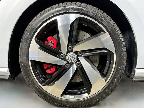 Used 2019 Volkswagen GTI SE image 37