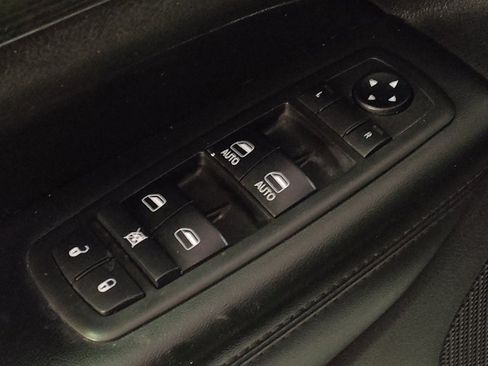 Used 2019 Jeep Grand Cherokee Altitude image 27