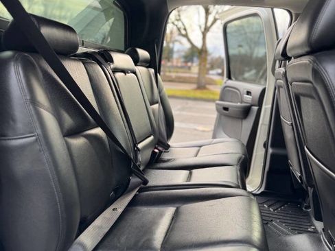 Used 2013 Chevrolet Avalanche LTZ image 7