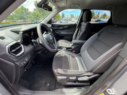 Used 2025 Chevrolet TrailBlazer LT FWD image 21