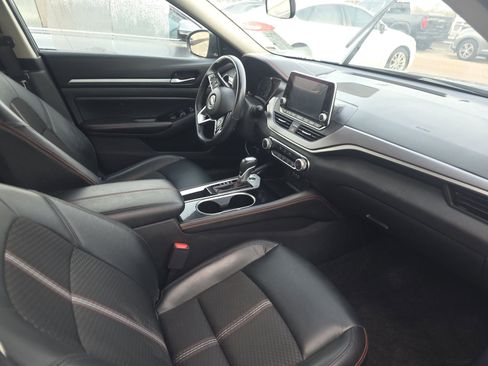 Used 2024 Nissan Altima 2.5 SR image 11