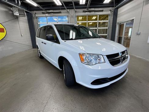 Used 2019 Dodge Grand Caravan SE w/ UConnect Hands-Free Group image 7